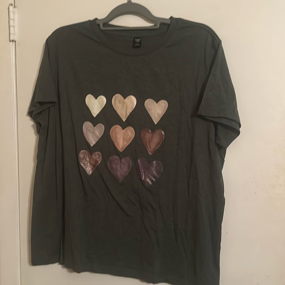 Women’s green size 1XL T-shirt from Shein. Worn only once. Shirt was too big.